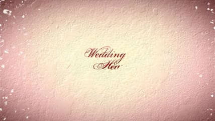 花瓣描绘心形边框婚礼照片展示动画