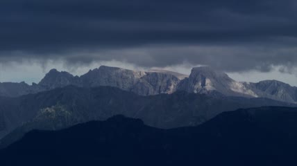 航拍西藏雪山云雾弥漫风景视频素材