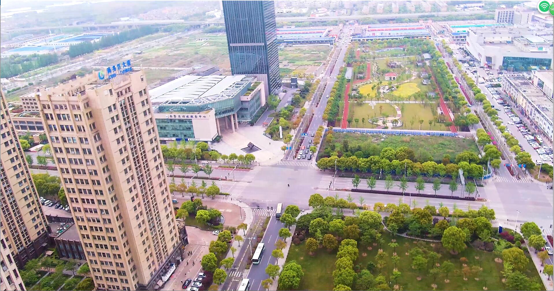 城市俯拍商业中心道路公交网4K高清视频