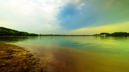 四川绵阳云彩逸动色彩绚丽的仙海湖延时风光