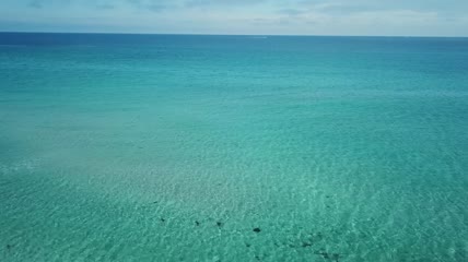 浅海处波光粼粼视频素材