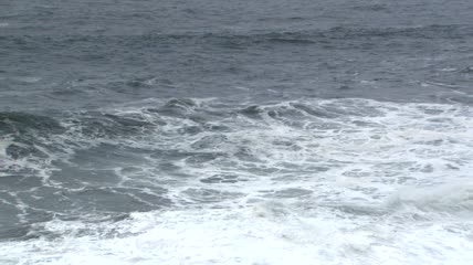 海浪蓬勃大气实拍视频背景