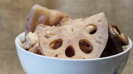 4K养生美味莲藕筒骨汤视频素材