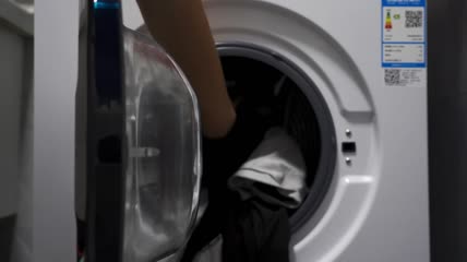 实拍滚筒洗衣机视频