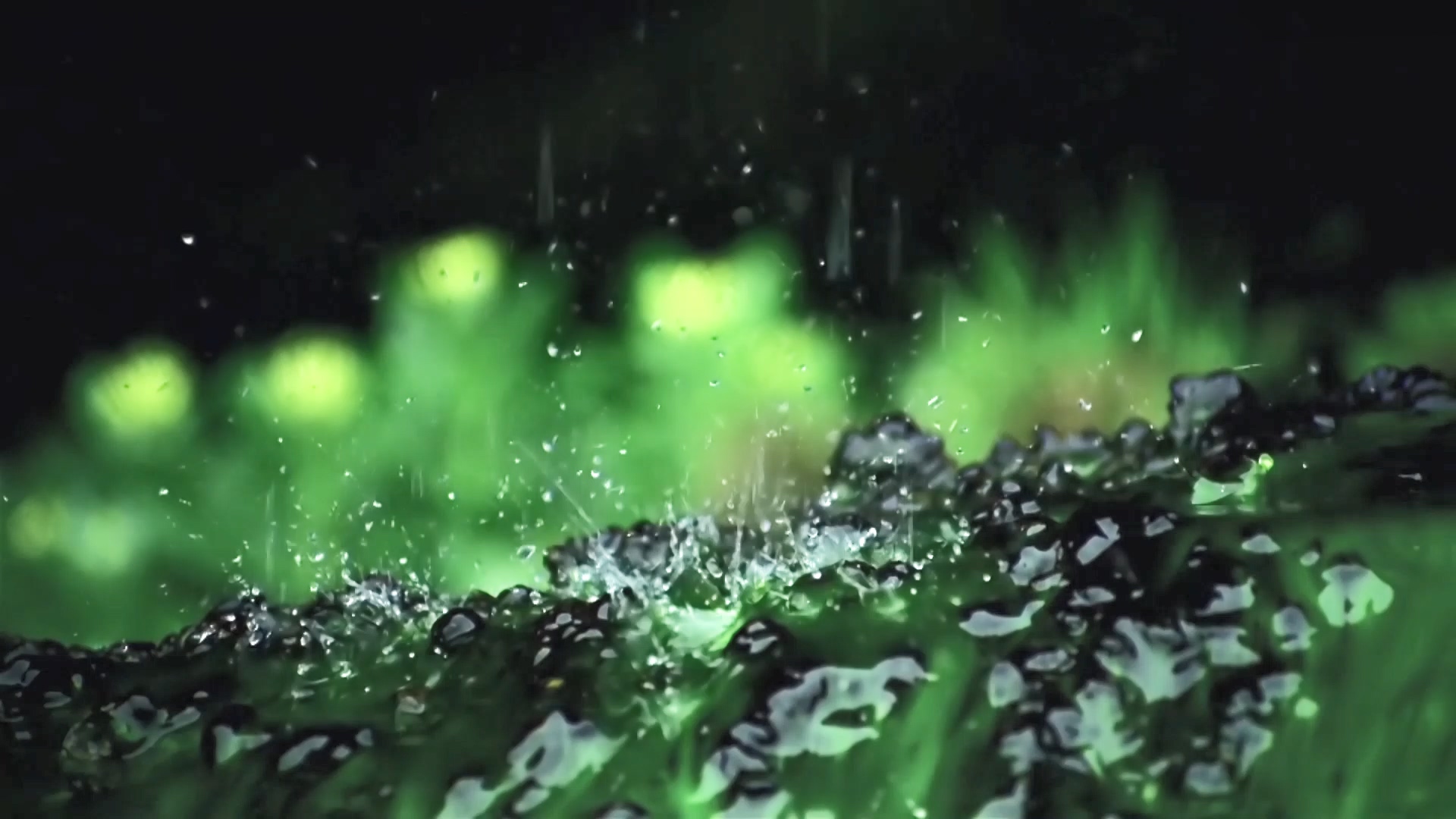 下雨水滴水花视频素材