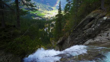 森林中的瀑布彩虹小镇慢镜头实拍