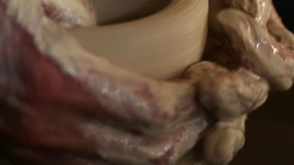 传统手艺制作陶器碗打磨烧制晾晒