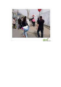 一個小女孩子與城管的抗爭