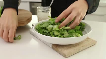 绿色食物沙拉蛋糕柠檬覆盆子实拍视频