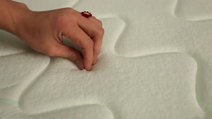 实拍床垫生产棕床垫
