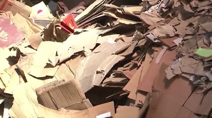 实拍废纸废纸壳废品回收加工视频素材