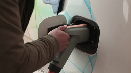汽车充电新能源科技清洁交通宣传实拍视频素材
