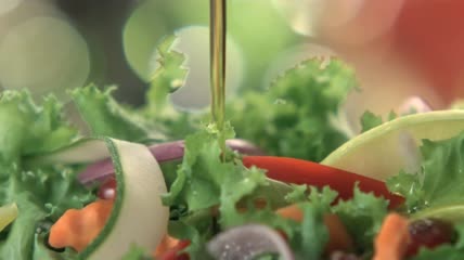 食用油秋葵茄子虾烹饪食物营养大豆油实拍视频素材