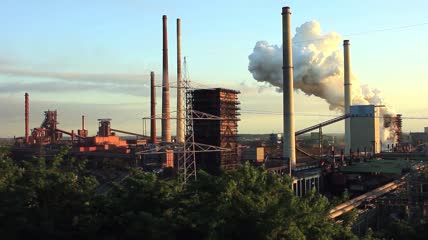 大气污染工业烟囱废气排放视频素材