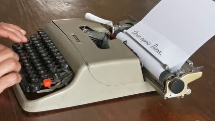 老旧打字机打字