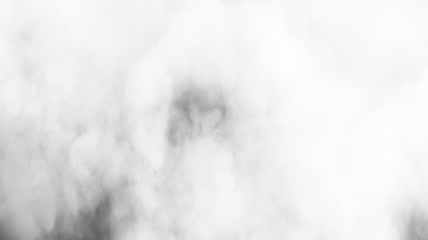 穿梭云层冲上云霄