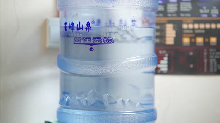 饮水机矿泉水特写实拍