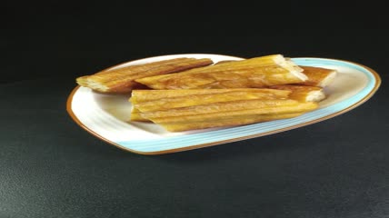 油炸食品油条美食食物4K实拍视频（1）