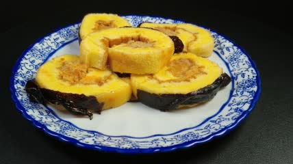 美食甜点海苔蛋糕4K实拍视频