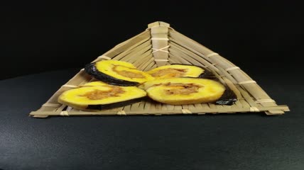 美食甜点海苔蛋糕4K实拍视频
