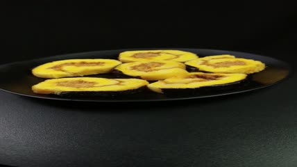 美食甜点海苔蛋糕4K实拍视频