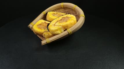 美食甜点海苔蛋糕4K实拍视频