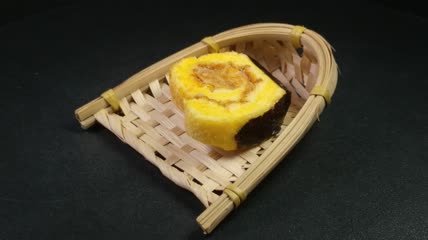 美食甜点海苔蛋糕4K实拍视频