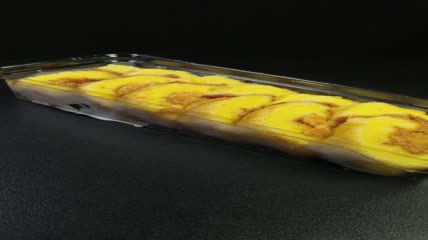 美食甜点海苔蛋糕4K实拍视频