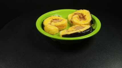 美食甜点海苔蛋糕4K实拍视频