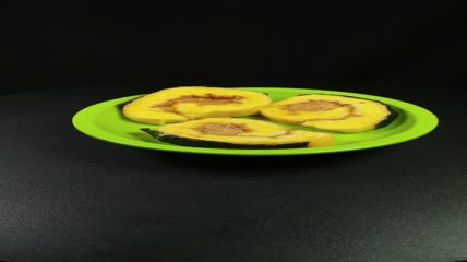 美食甜点海苔蛋糕4K实拍视频