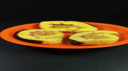 美食甜点海苔蛋糕4K实拍视频