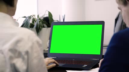 绿屏办公笔记本电脑