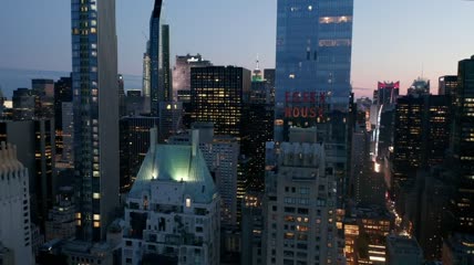 航拍纽约静谧的黄昏中的摩天大楼