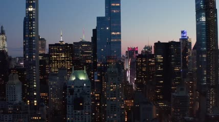 缩小纽约市建筑物和摩天大楼的镜头视频