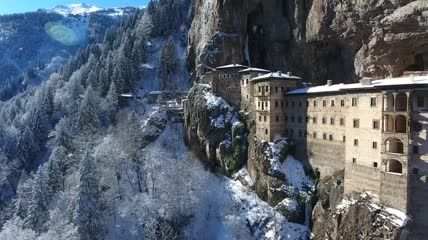 山里的修道院特写实拍