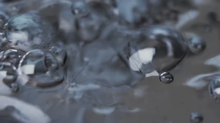 详细视图中的水滴视频