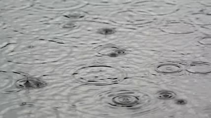 雨落水面特写实拍