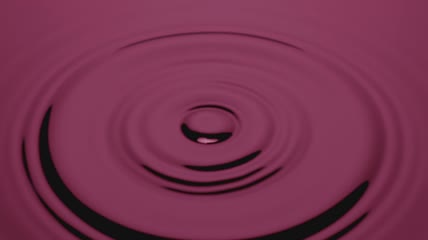 水滴滴落紫色背景视频
