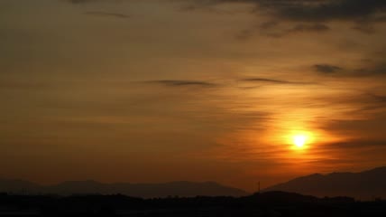 太阳从山上升起