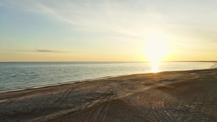 太阳反射在海洋上