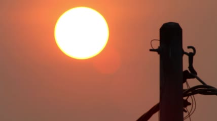 太阳在天空中缓缓移动延时实拍