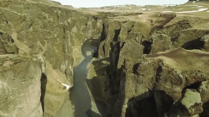 阳光下的峡谷
