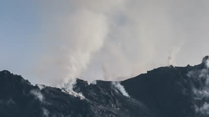 黑色熔岩变冷实拍