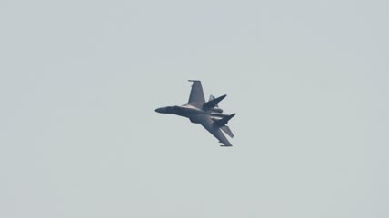 空中飞行的军用防御机
