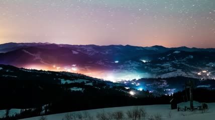 美丽的小镇夜景和繁星
