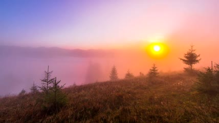 山里有雾的早晨
