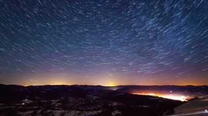 山上日出时的星空