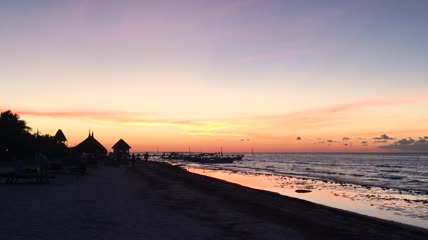 天堂海滩上美丽的日落实拍
