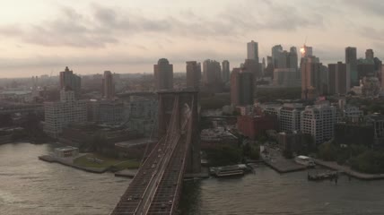 从桥上飞过的布鲁克林全景