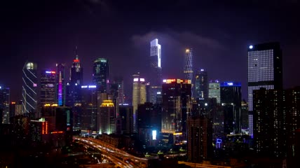 广州市中心闪闪发光的摩天大楼实拍